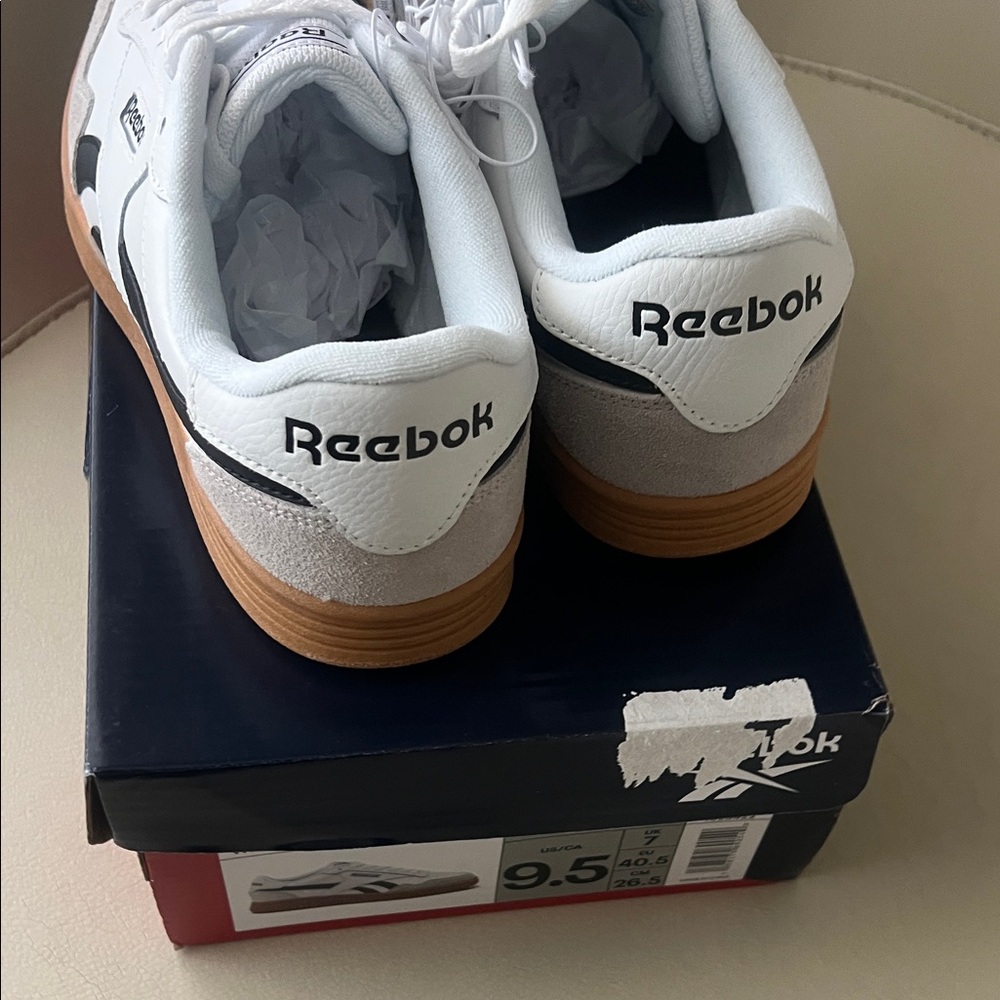 NEW!! Reebok Women's White/Mist Grey/Black classic ,Sneakers in Size 9.5 - Picture 13 of 15